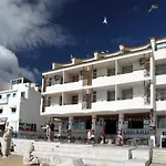 アパートホテル Edificio - Local 3*