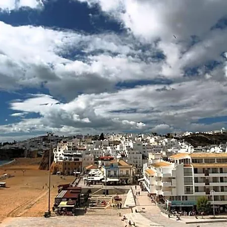 Ξενοδοχείο με διαμερίσματα Edificio - Local 3*