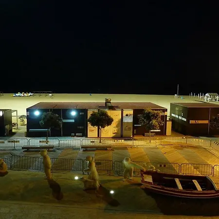 Ξενοδοχείο με διαμερίσματα Edificio - Local 3*